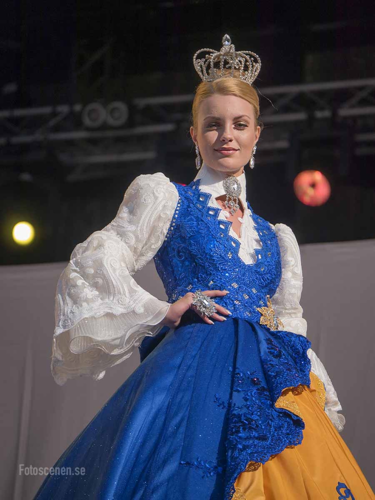 Miss Universum Sverige Paulina Brodd i en klänning av Aviad Arik Herman